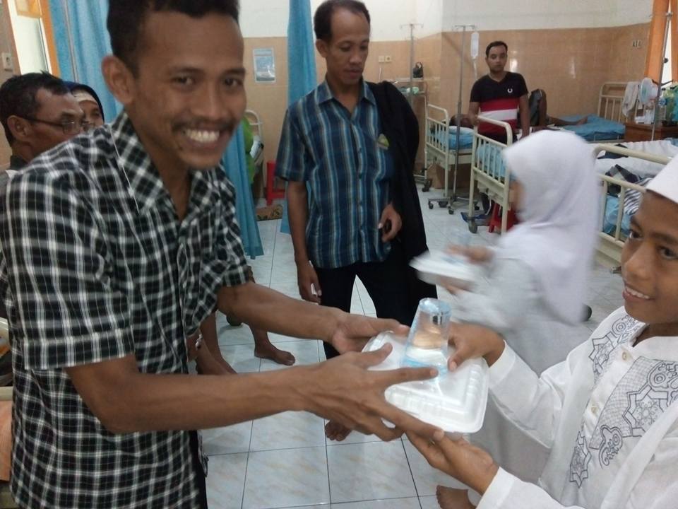 Read more about the article MIUS Berbagi Buka Puasa Gratis