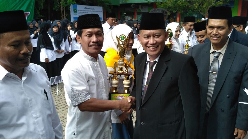 Read more about the article Perpustakaan “LUHUR” Sukses Meraih Juara 1 Lomba Perpustakaan Tingkat Kabupaten Lamongan
