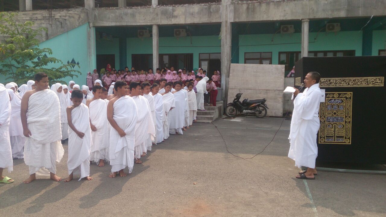 You are currently viewing Siswa-siswi Kelas 6 Melaksanakan Manasik Haji
