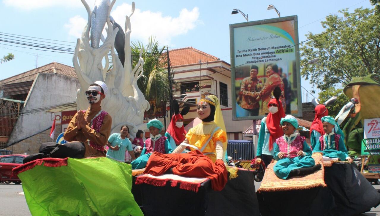 Read more about the article Karnaval Hut RI Ke-72, Siswa MIUS Hibur Masyarakat Lamongan Dengan Berbagai Parade