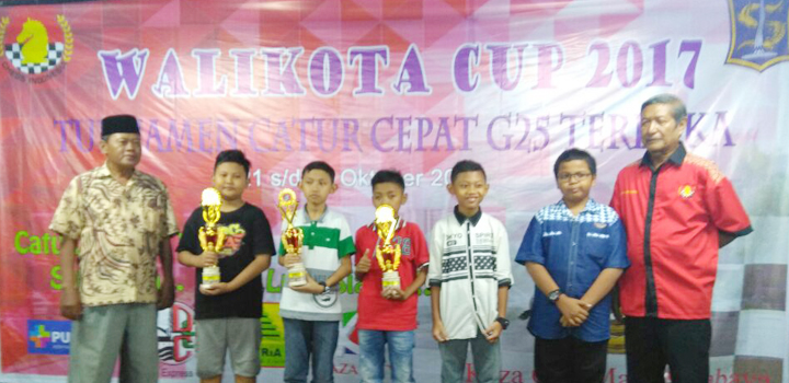 Read more about the article Pecatur MIUS Berhasil Keluar Sebagai Juara 3 Kejuaraan Catur Walikota Cup di Surabaya