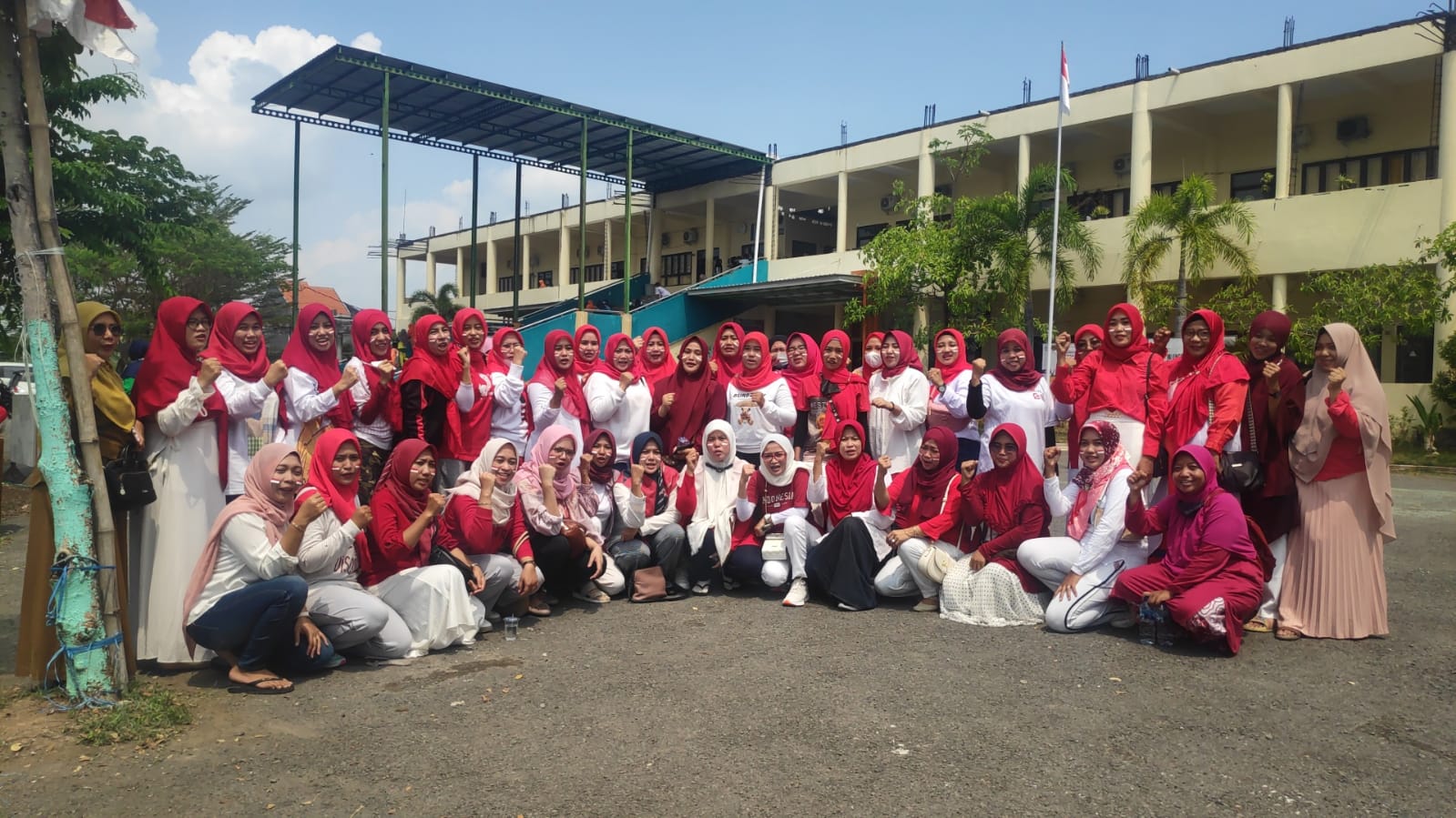 Read more about the article Kemeriahan Keluarga Besar MIUS dalam Peringatan HUT RI ke-77 Tahun 2022