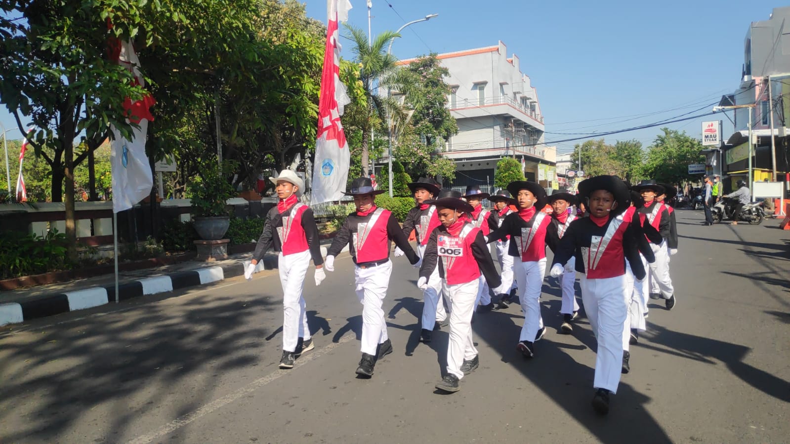 Read more about the article Sabet Juara 1 & 3 Gerak Jalan Putra & Putri Tingkat SD/MI Kec. Lamongan HUT RI ke 77