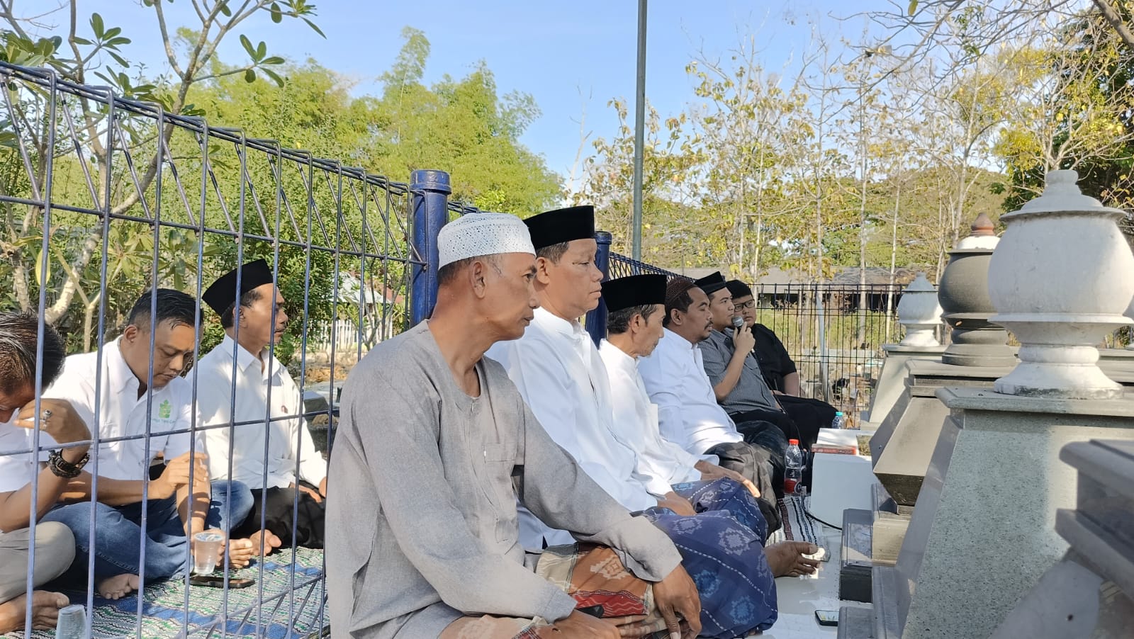 Read more about the article Do’a Bersama dan Tahlil di Makam KH. Ghofar Ismail, Bapak Pendiri Yayasan Sabilillah Lamongan