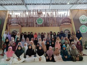 Read more about the article Munaqosah Baca Tulis Al-Qur’an Metode Al Ghoffar MI Unggulan Sabilillah Lamongan: Membentuk Generasi Qur’ani Unggul